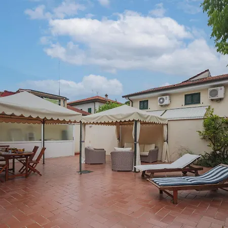 Rosa By Interhome * Lido di Camaiore