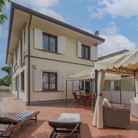 Rosa By Interhome Lido di Camaiore